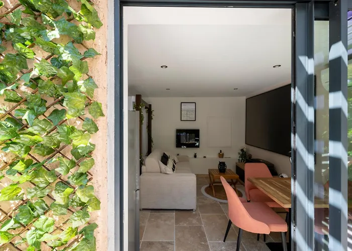 Honey Moon - Studio Romantique Jacuzzi Et Ecran Cinema