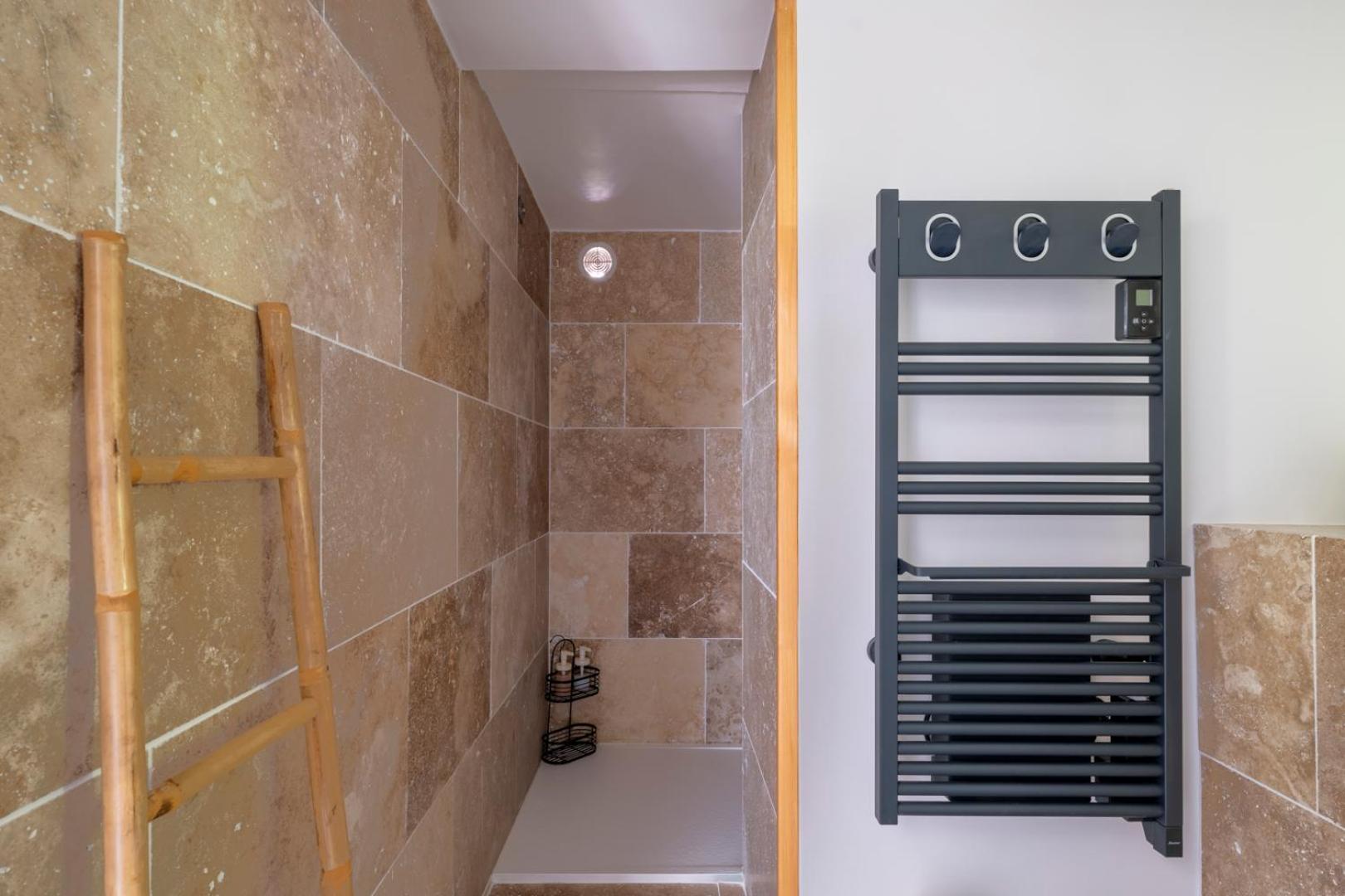 Honey Moon - Romantique Jacuzzi Et Ecran Cinema Apartment